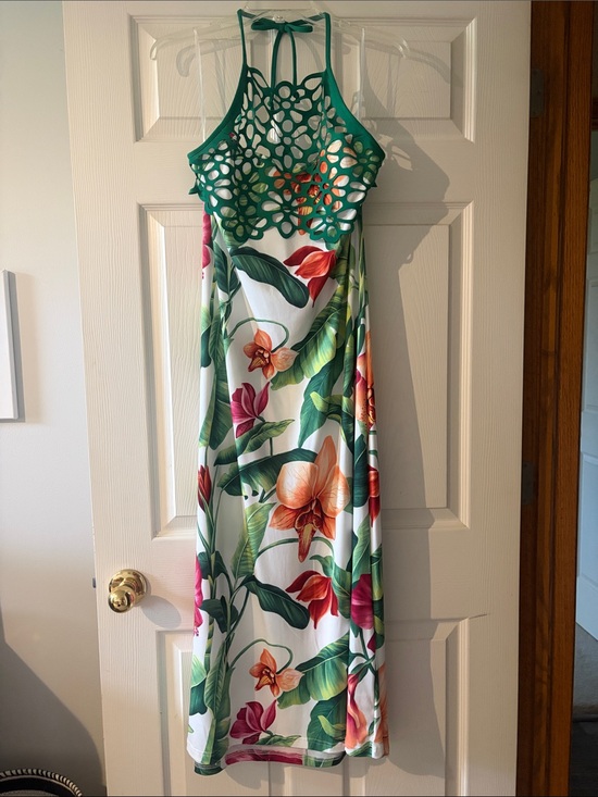 VENUS Dresses & Skirts - VENUS Green and White Floral Dress Label Detail